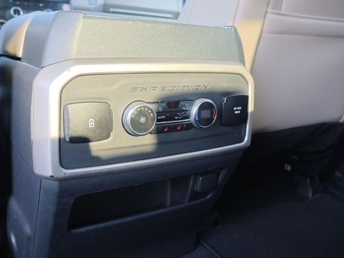 Used 2024 Ford Expedition Limited image 34
