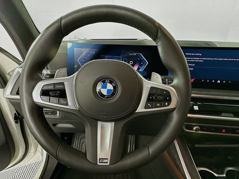 Certified 2025 BMW X7 xDrive40i w/ Executive Package image 11