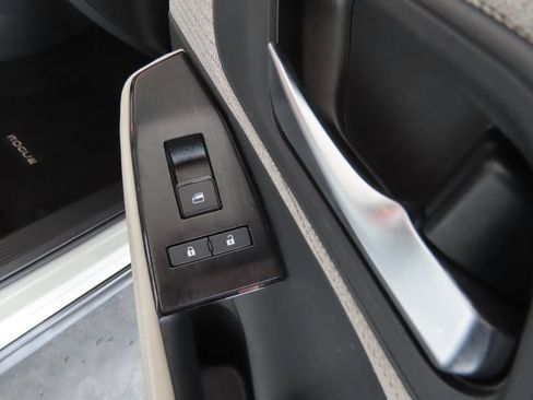 Used 2021 Nissan Rogue SV FWD image 35