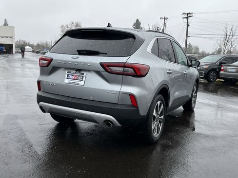 Used 2024 Ford Escape Platinum image 5