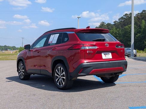 Used 2022 Toyota Corolla Cross XLE w/ Convenience Package FWD image 3