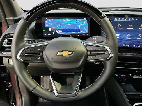 Used 2025 Chevrolet Traverse High Country image 11