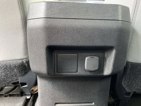 Used 2025 Toyota Tacoma TRD Off-Road AWD/4WD image 31