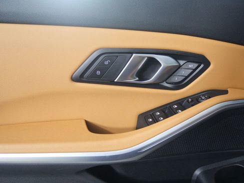 Certified 2025 BMW 330i Sedan image 9