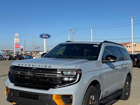 New 2025 Ford Expedition Tremor image 2