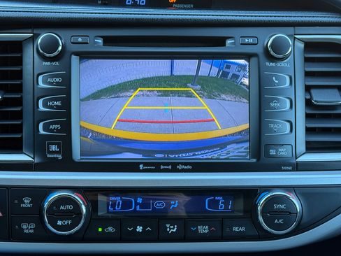 Used 2016 Toyota Highlander Limited image 11