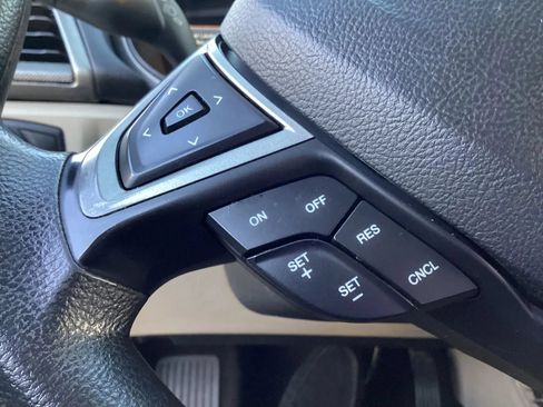 Used 2018 Ford Fusion SE FWD image 37