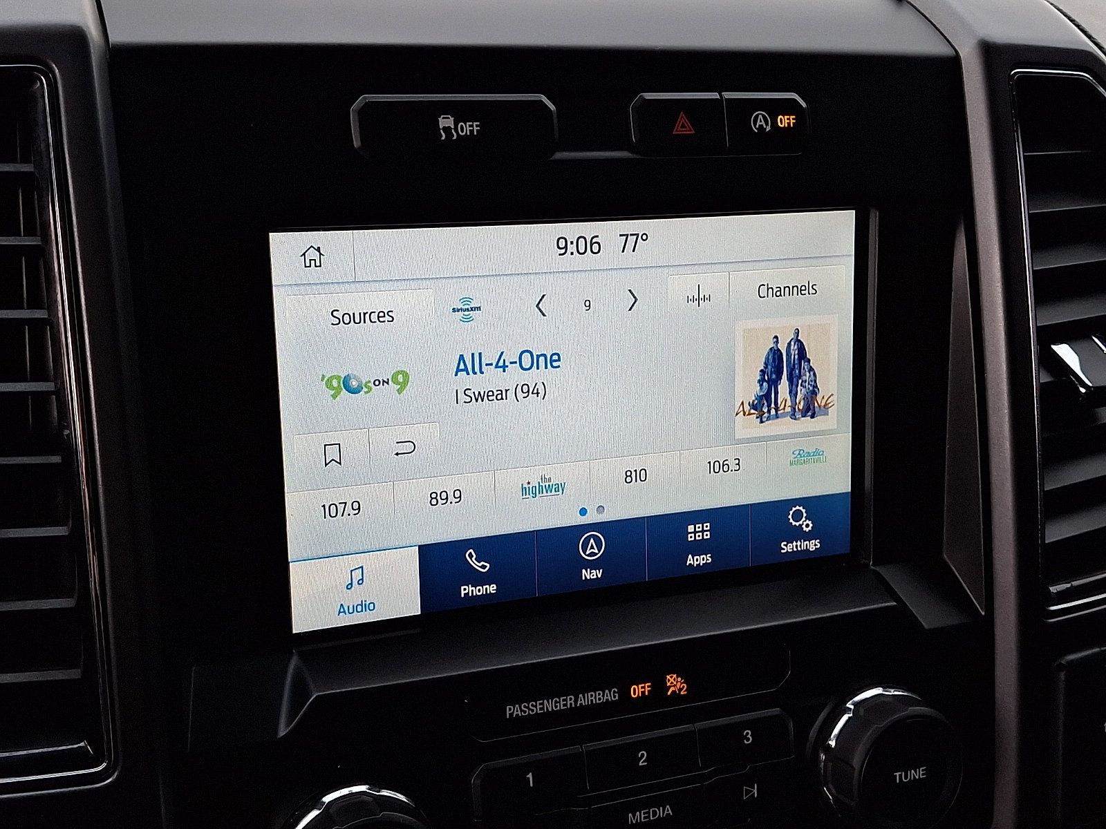 Used 2019 Ford F150 XLT w/ Equipment Group 302A Luxury AWD/4WD image 18