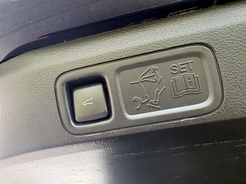 Used 2021 Ford Expedition Limited AWD/4WD image 16