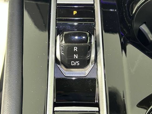 Used 2024 Volkswagen Atlas SEL AWD/4WD image 25