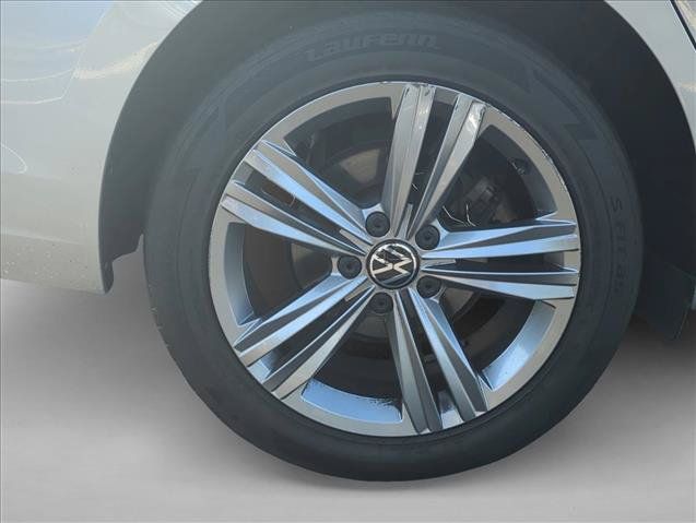 Used 2024 Volkswagen Jetta SE FWD image 6