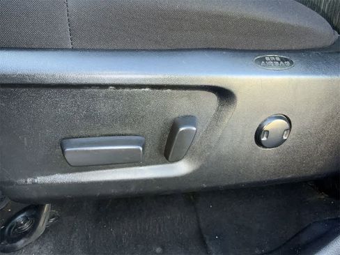 Used 2020 Toyota Tundra 4x4 CrewMax image 28