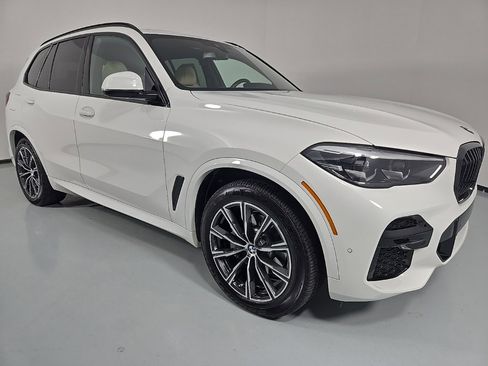 Used 2022 BMW X5 xDrive40i w/ M Sport Package image 7