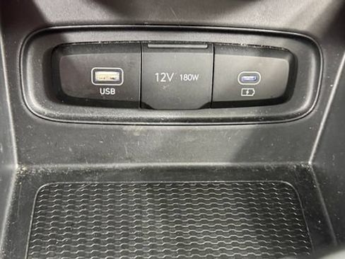 Used 2025 Hyundai Venue SEL FWD image 27