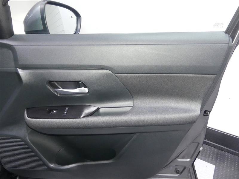 Used 2025 Nissan Kicks SV AWD/4WD image 19