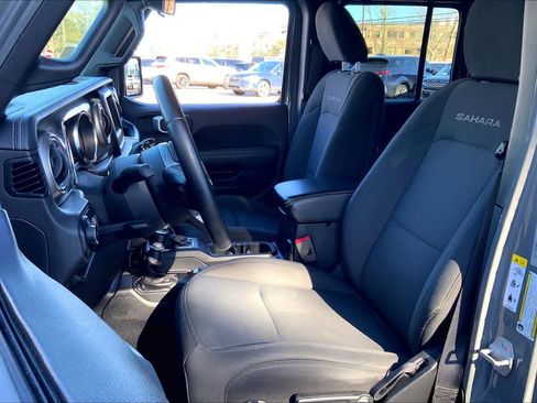 Used 2018 Jeep Wrangler Unlimited Sahara w/ Dual Top Group image 9