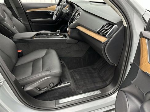 Certified 2025 Volvo XC90 B6 Plus w/ Protection Package Premier image 26