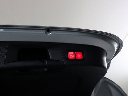 Certified 2025 Mercedes-Benz GLA 250 4MATIC image 32