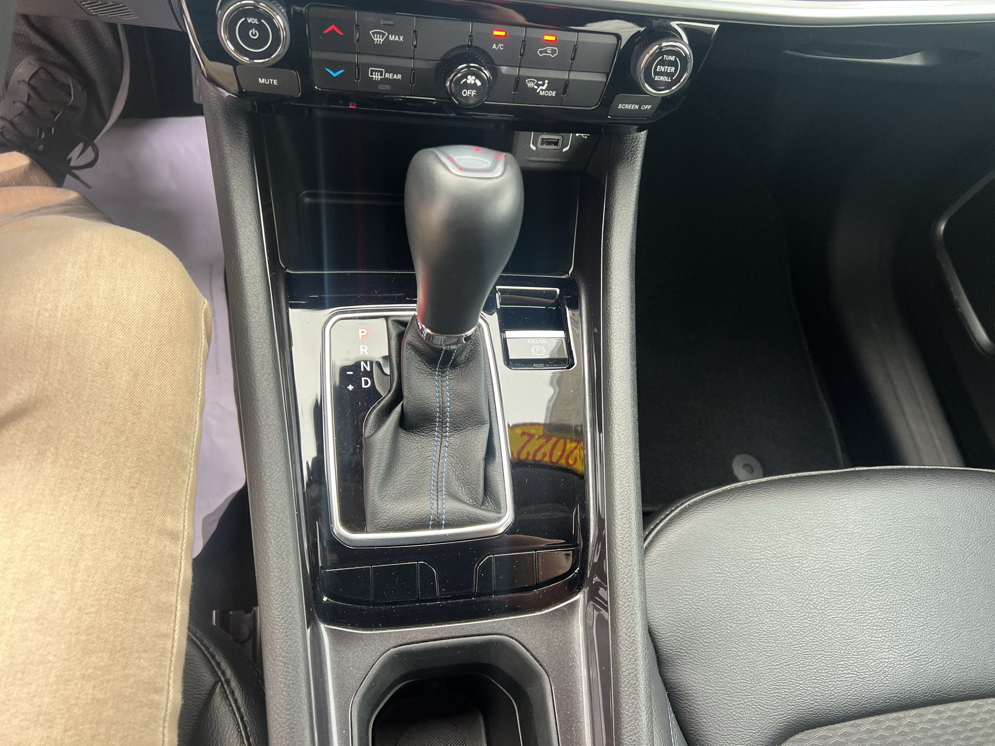 Used 2022 Jeep Compass Latitude FWD image 35