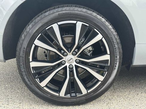 Certified 2025 Volvo XC60 B5 Plus AWD/4WD image 10