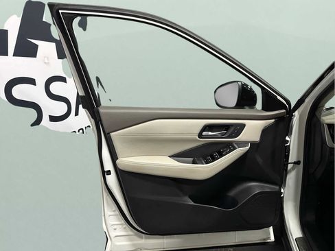 Used 2023 Nissan Rogue SL w/ SL Premium Package image 9