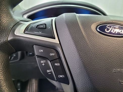 Used 2015 Ford Fusion SE image 25