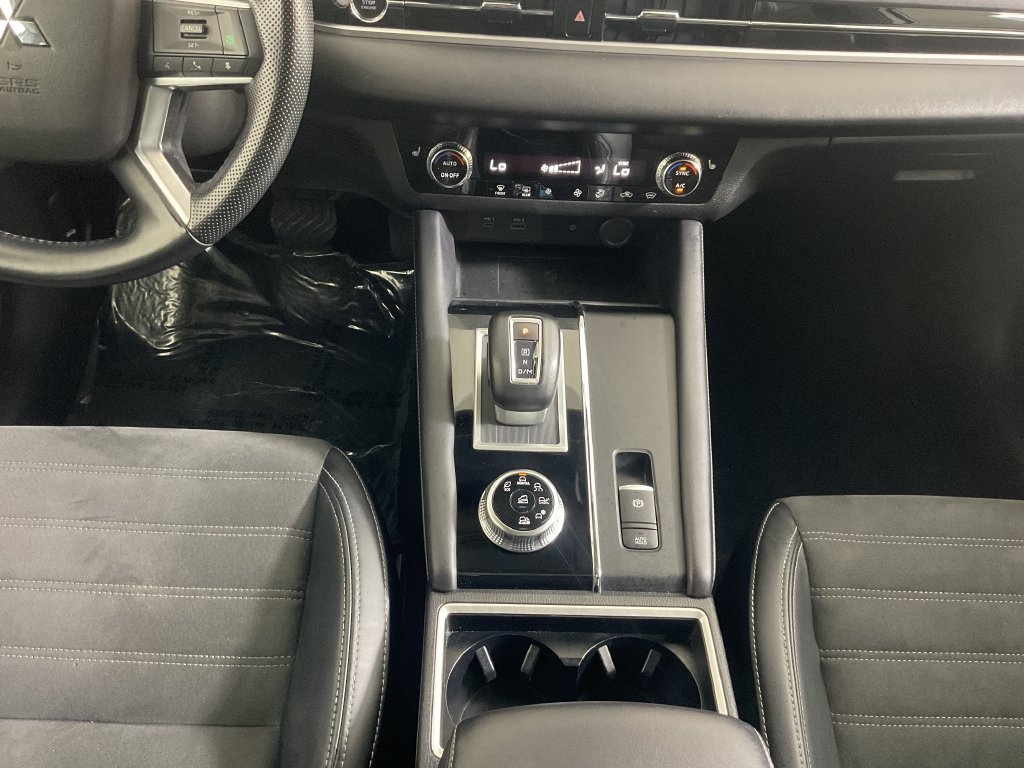 Used 2024 Mitsubishi Outlander SE AWD/4WD image 14