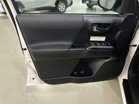 Used 2020 Toyota Tacoma TRD Off-Road image 17