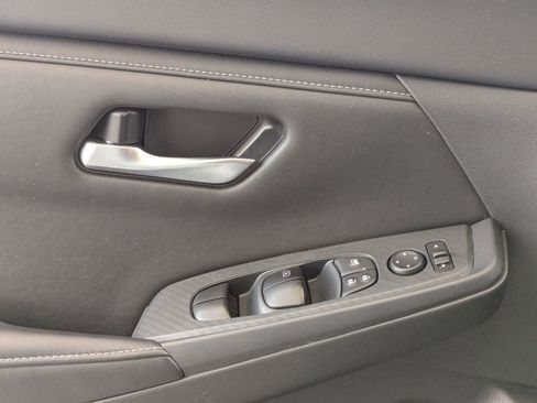 Used 2025 Nissan Sentra SV image 13