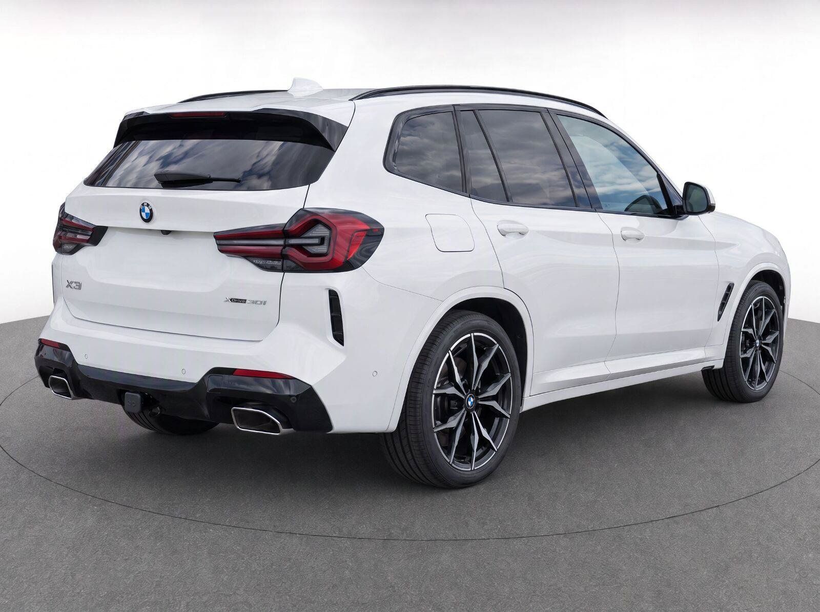 Used 2024 BMW X3 xDrive30i w/ M Sport Package AWD/4WD image 8