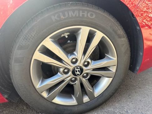 Used 2017 Hyundai Elantra SE FWD image 26