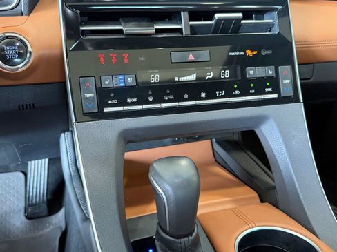 Used 2019 Toyota Avalon Limited FWD image 19