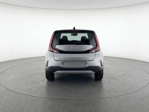 Used 2025 Kia Soul LX w/ LX Technology Package FWD image 7