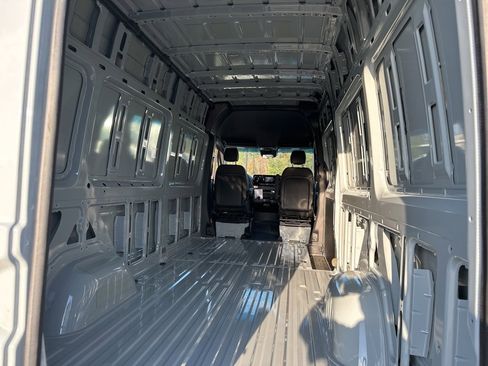 Used 2023 Mercedes-Benz Sprinter 2500 image 6