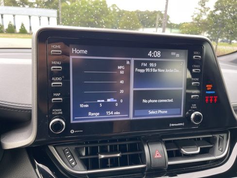 Used 2022 Toyota C-HR XLE image 10