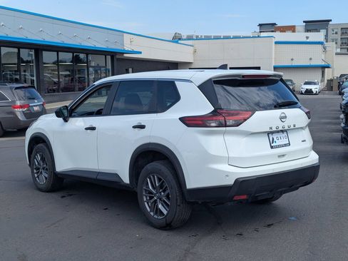 Used 2024 Nissan Rogue S AWD/4WD image 7