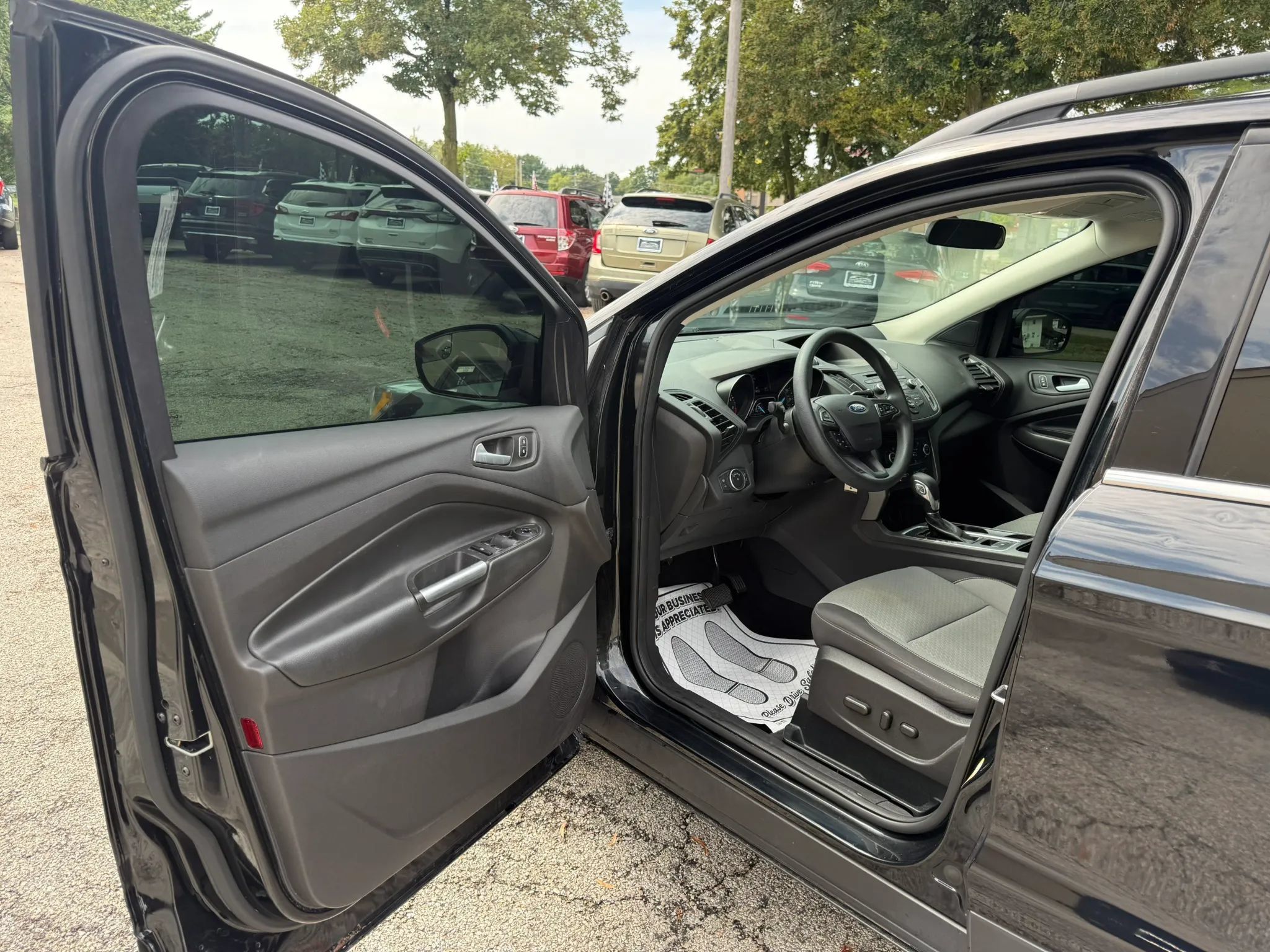 Used 2018 Ford Escape SE FWD image 9