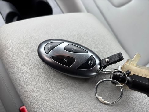 Used 2025 Hyundai Elantra Limited FWD image 25