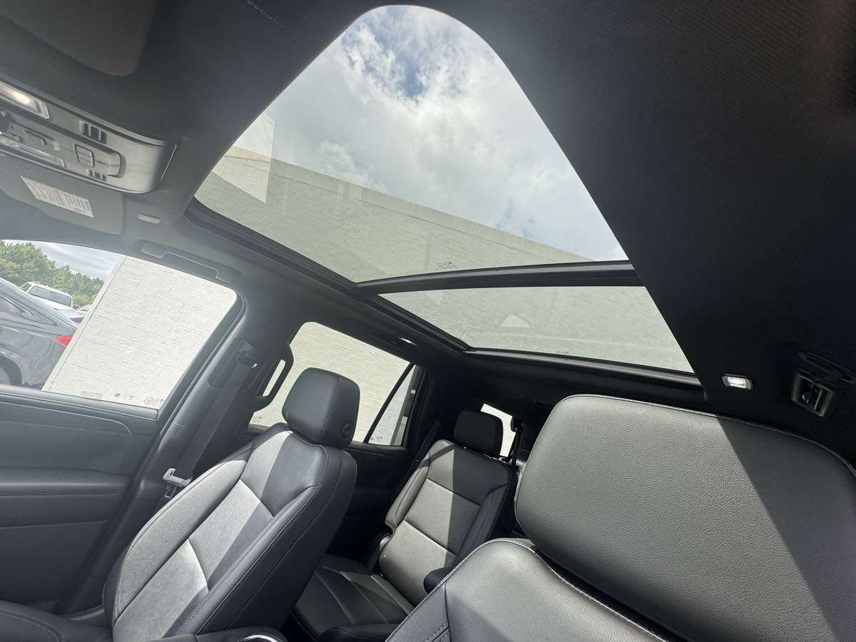 Used 2022 Chevrolet Tahoe Z71 w/ Luxury Package AWD/4WD image 24