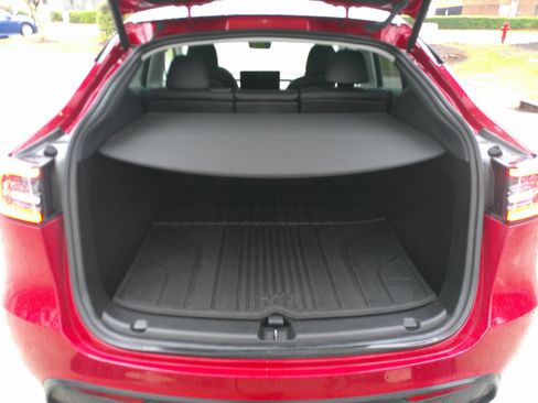 Used 2023 Tesla Model Y Long Range image 32