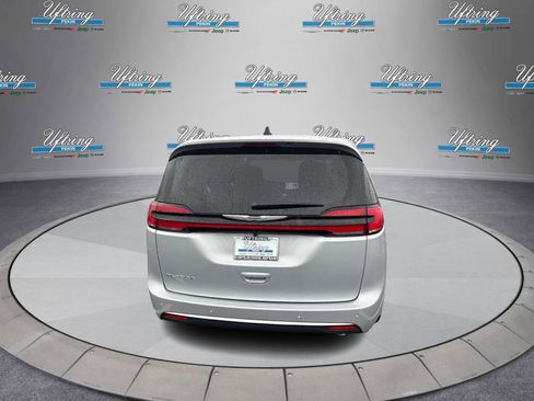 New 2026 Chrysler Pacifica Select image 4