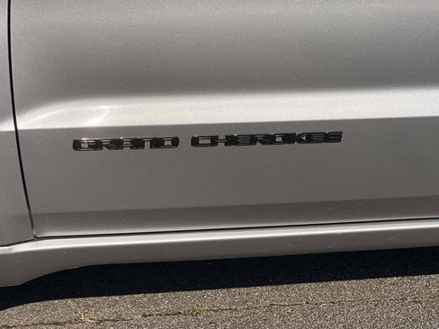 Used 2021 Jeep Grand Cherokee Laredo X RWD image 12