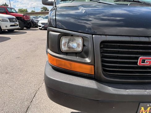 Used 2010 GMC Savana 1500 LS RWD image 12