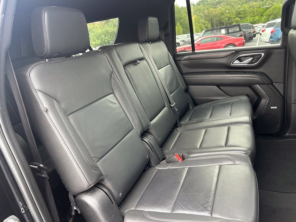 Used 2024 Chevrolet Suburban LT AWD/4WD image 35