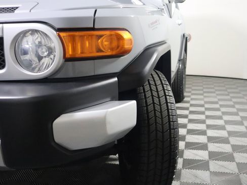 Used 2014 Toyota FJ Cruiser 4WD w/ Upgrade Package image 16