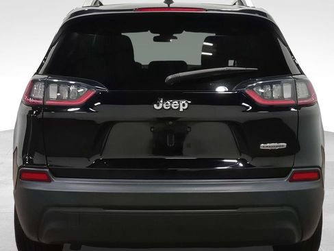 Used 2019 Jeep Cherokee Latitude w/ Cold Weather Group FWD image 4