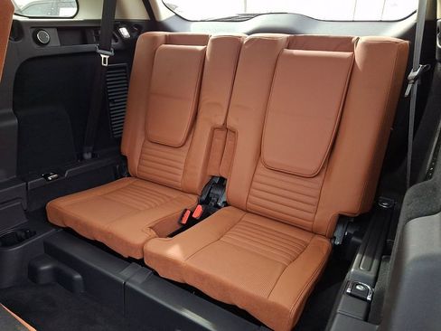 Used 2017 Land Rover Discovery Sport HSE Luxury image 12