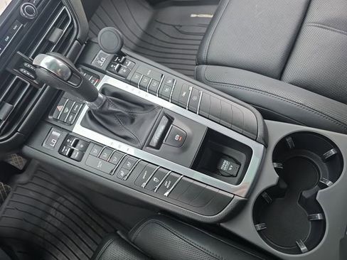 Used 2021 Porsche Macan S image 25