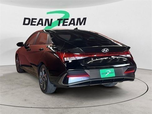 Certified 2025 Hyundai Elantra Limited image 6