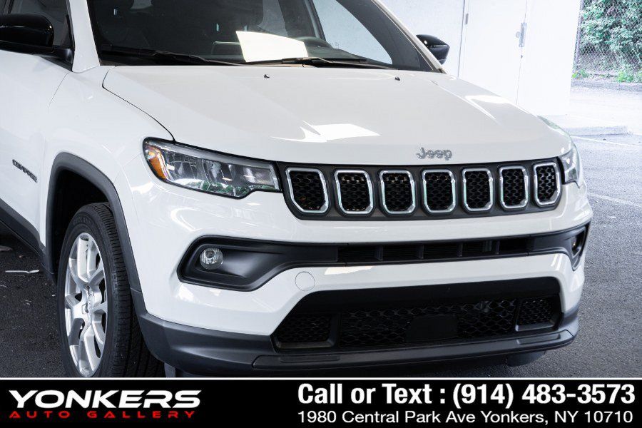 Used 2023 Jeep Compass Latitude w/ Sun and Sound Group AWD/4WD image 40